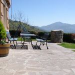 Terraza, jardín y vistas desde Binahia, una casa en zona rural